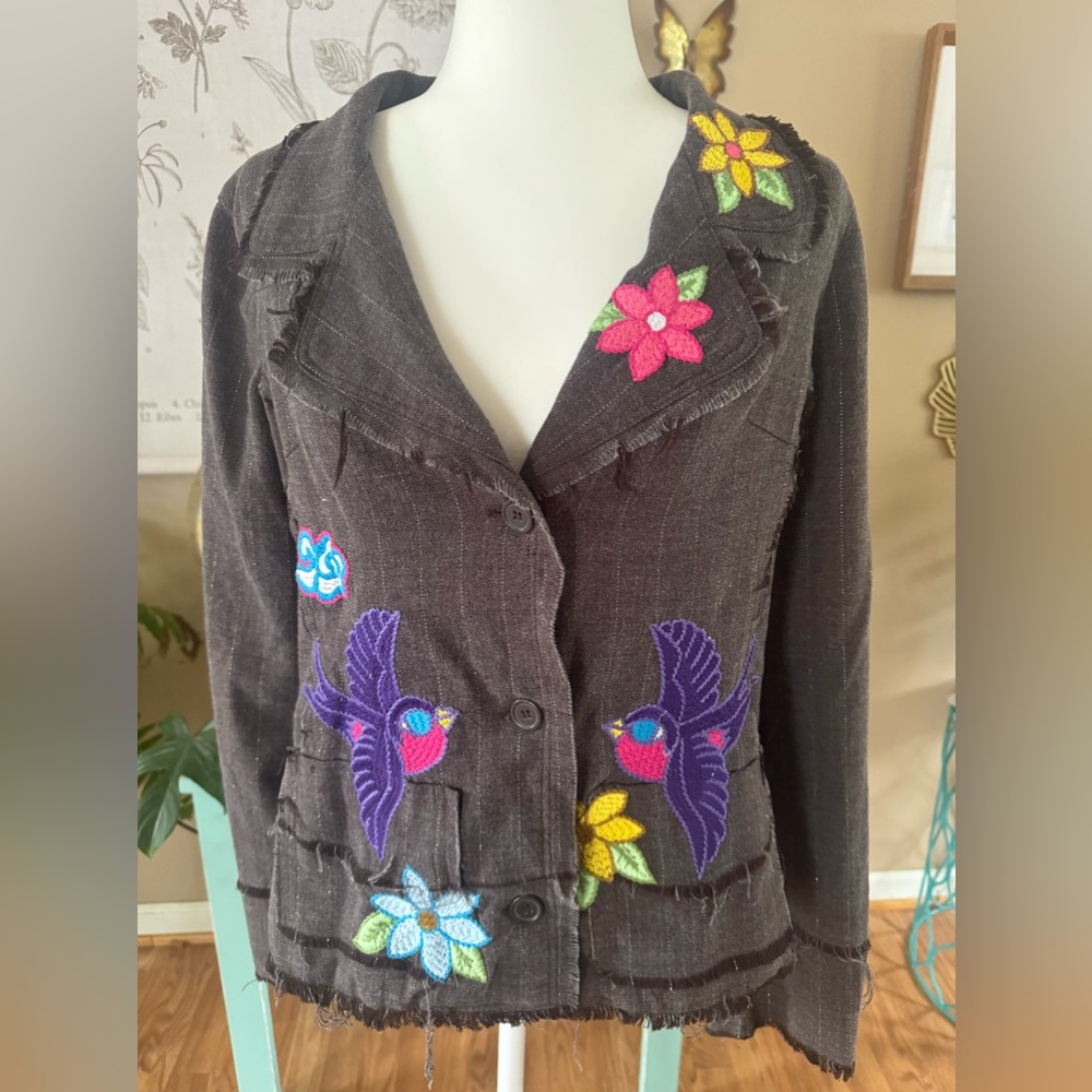 Women’s vintage blazer. Y2K embroidery tattoo art style. Lucca brand size large.